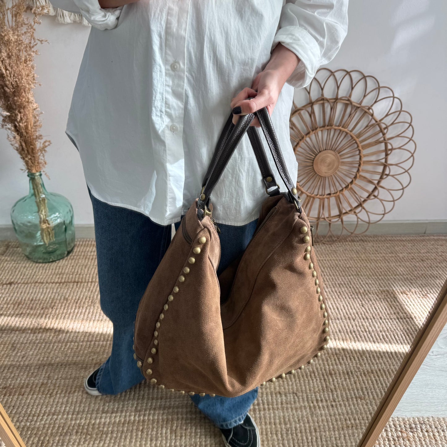 Saca tachuelas serraje taupe iniciales bordadas