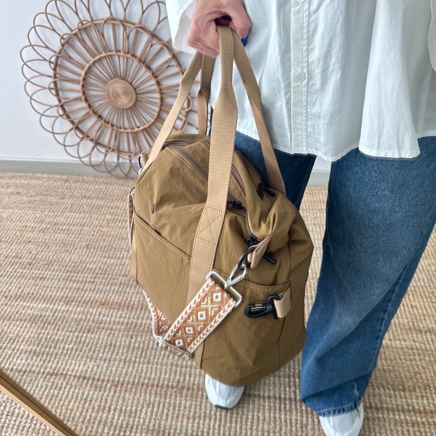 Bolso nylon multibolsillos camel