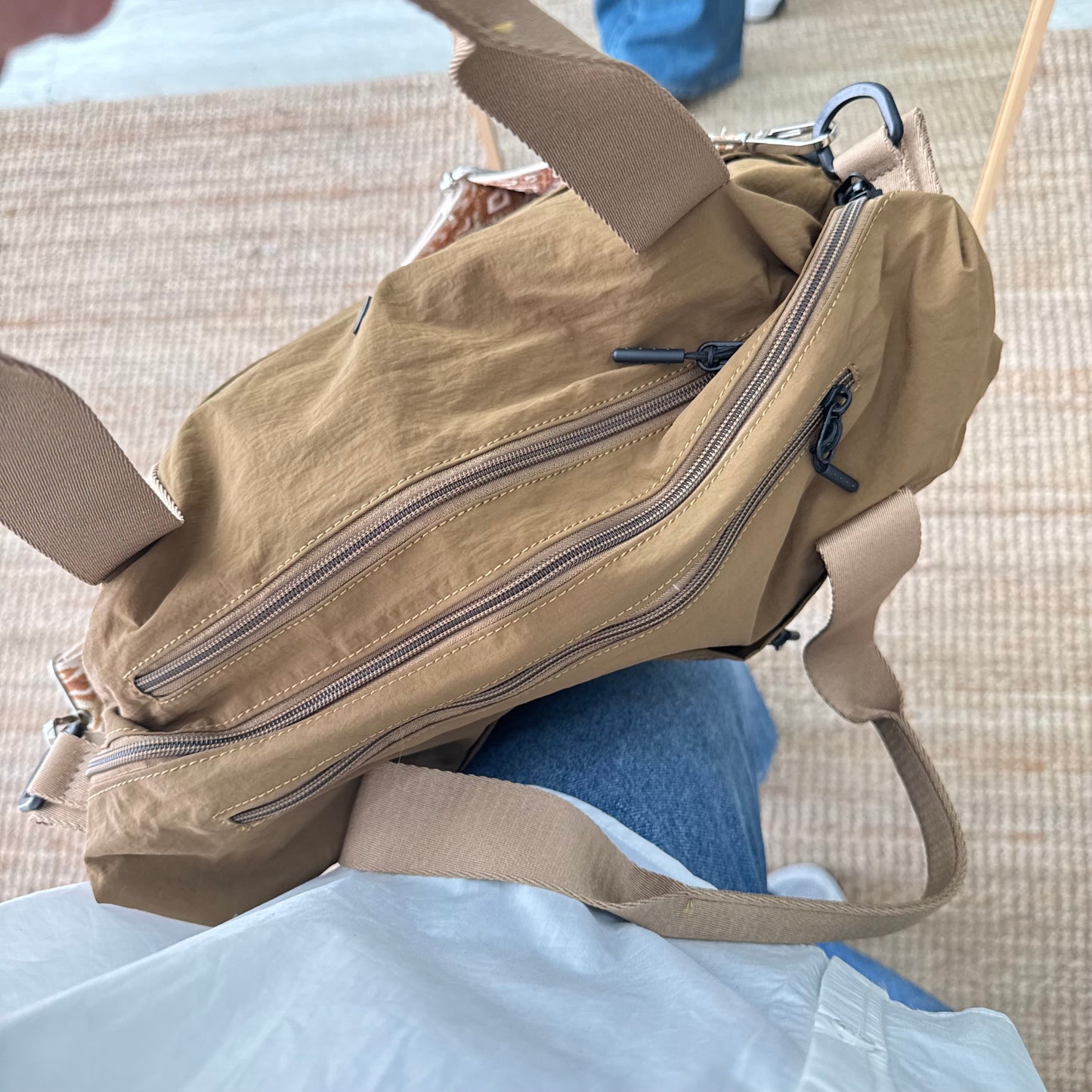 Bolso nylon multibolsillos camel