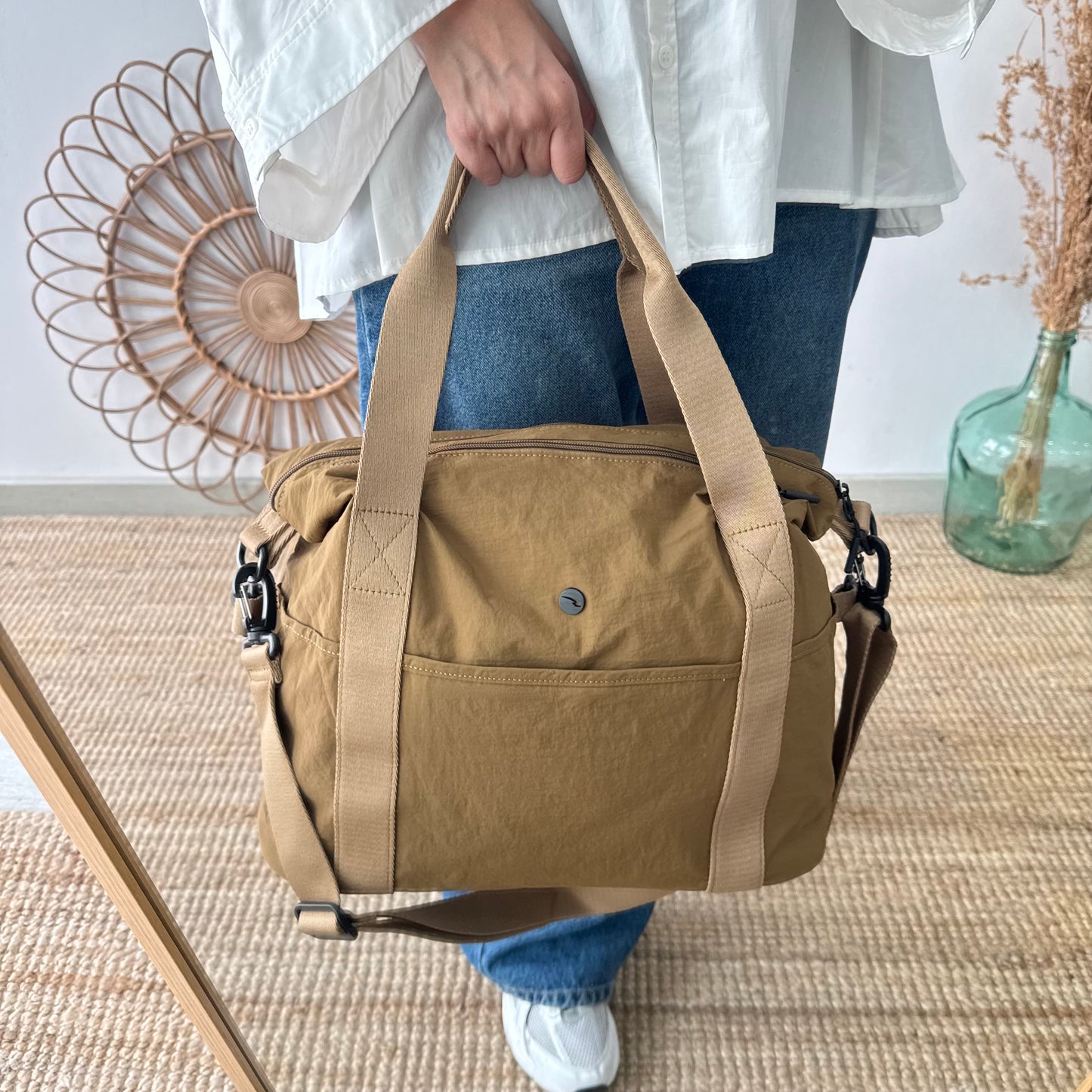 Bolso nylon multibolsillos camel