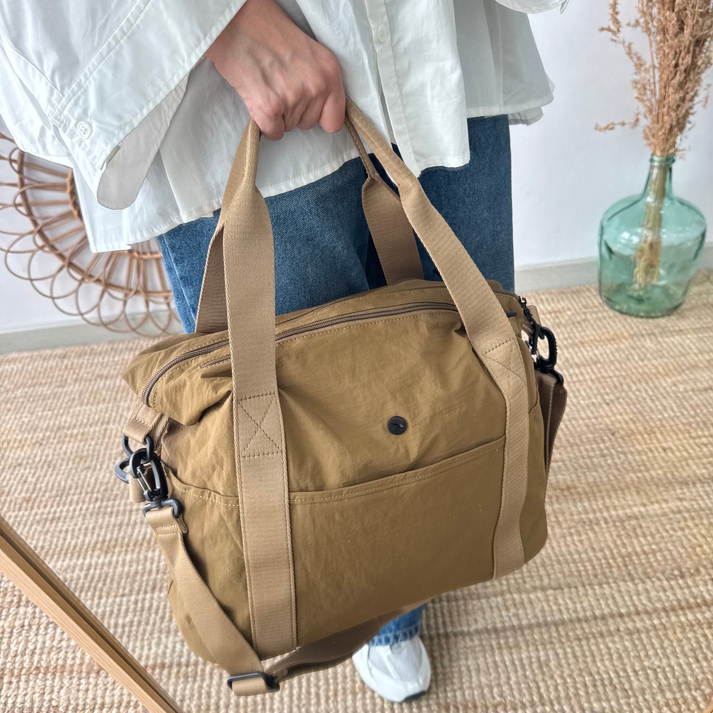 Bolso nylon multibolsillos camel