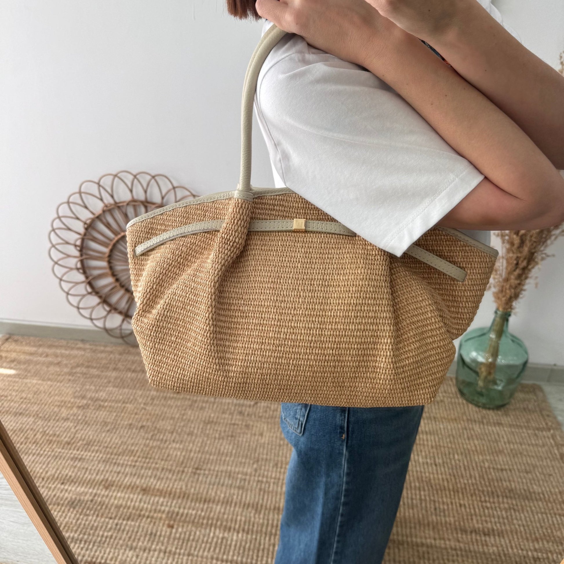 Bolso saco estructurado rafia y piel beige - Bubbleshopbcn