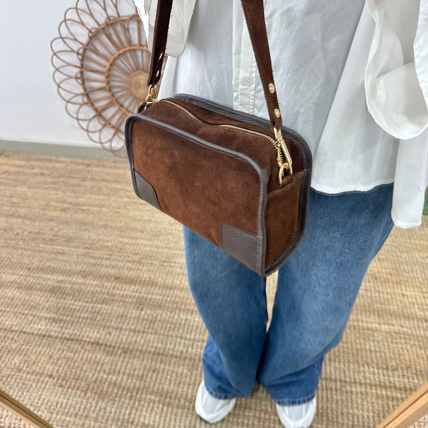 Bolso baúl serraje marrón claro y piel marrón