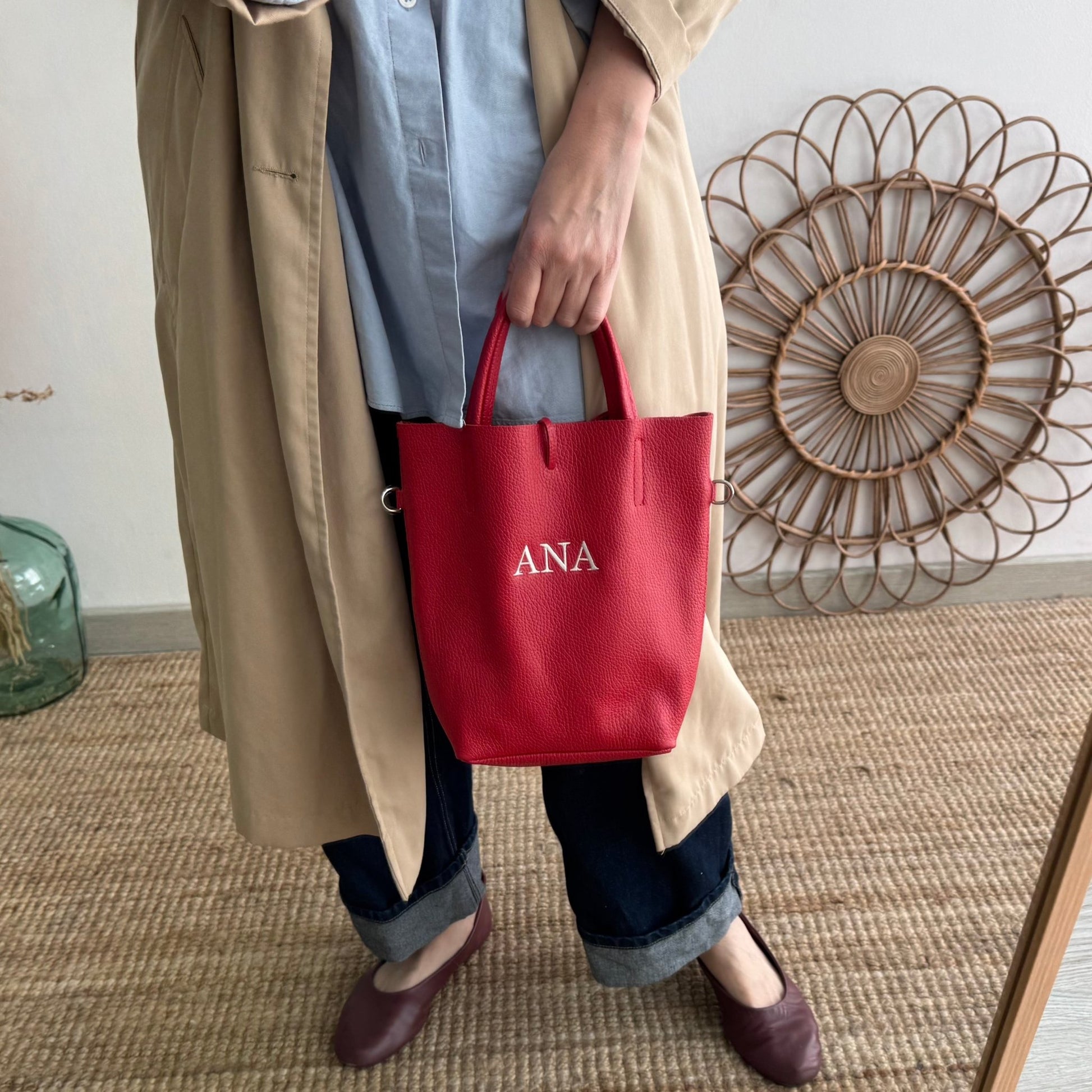 Bolso pequeño piel rojo personalizado iniciales bordadas - Bubbleshopbcn