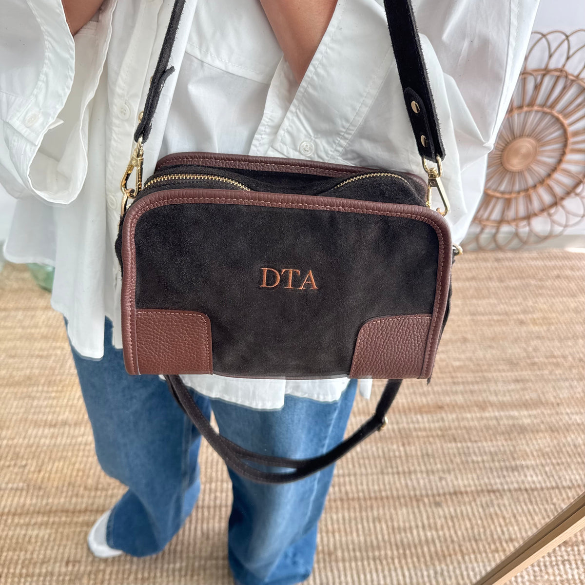 Bolso baúl serraje marrón y piel marrón