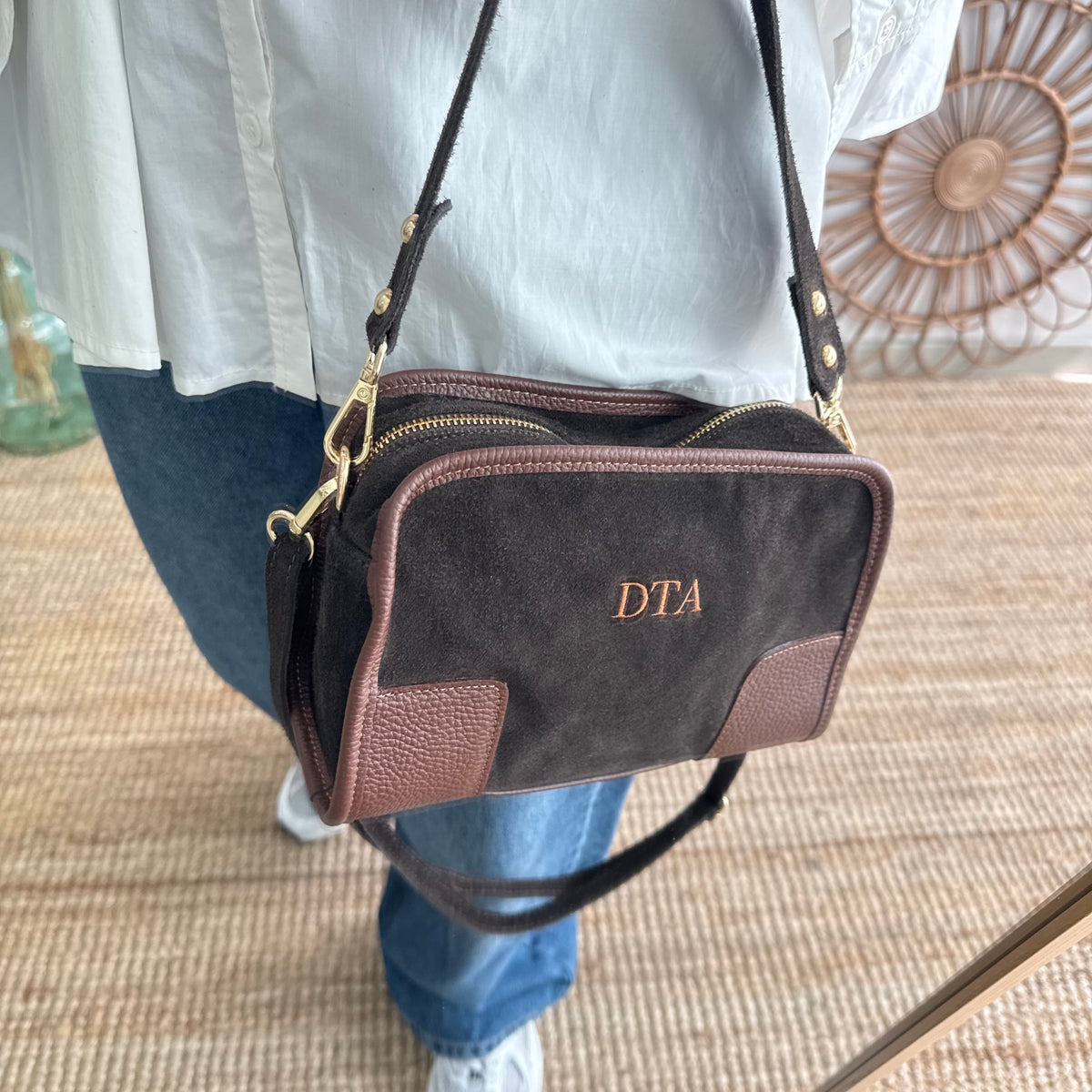 Bolso baúl serraje marrón y piel marrón