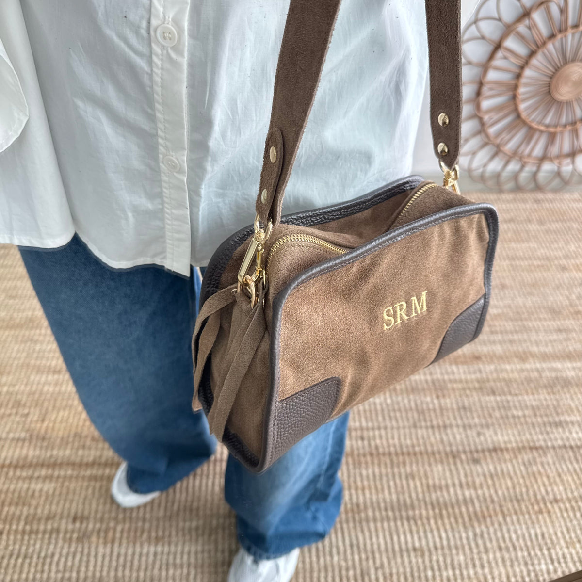 Bolso baúl serraje taupe y piel marrón