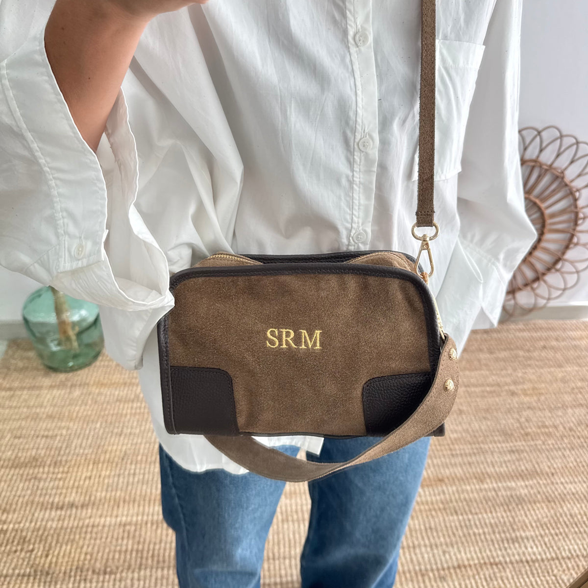 Bolso baúl serraje taupe y piel marrón