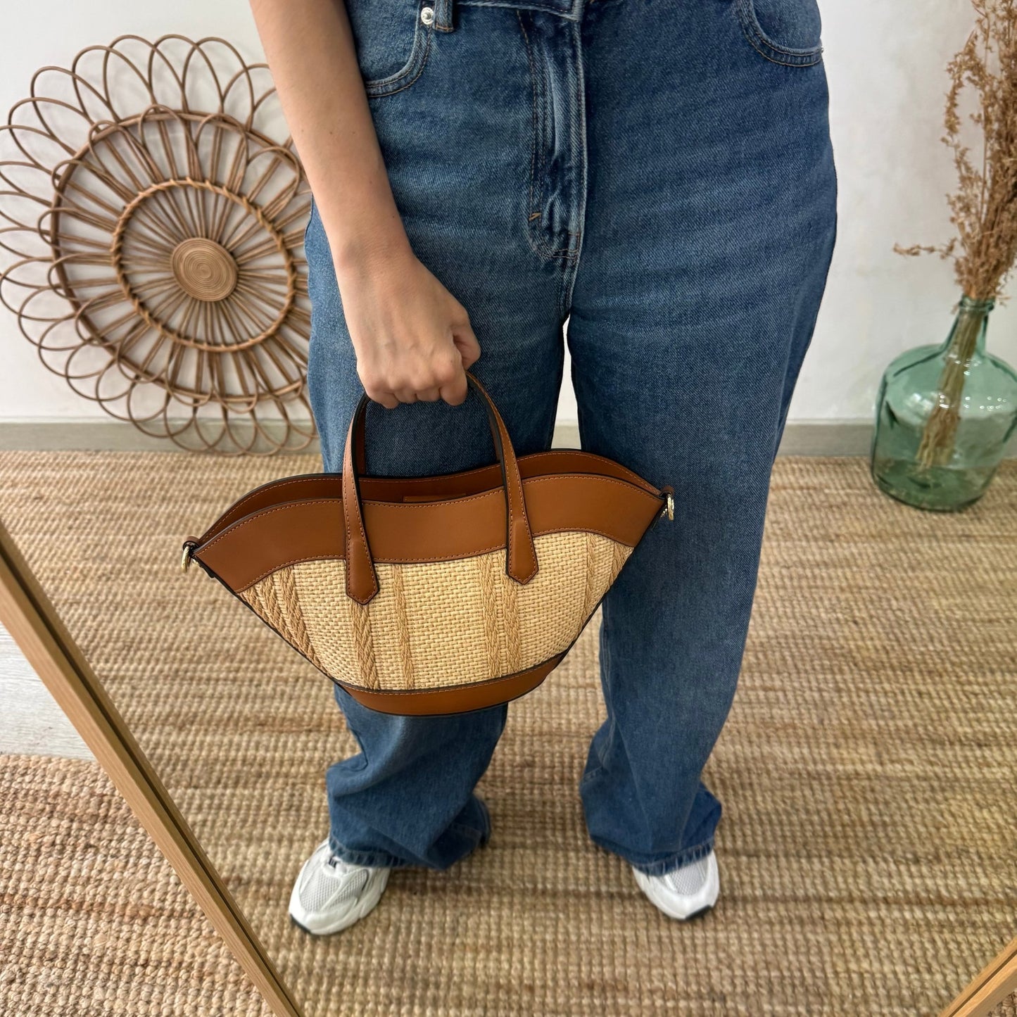Mini Tote estructurado en piel y rafia camel