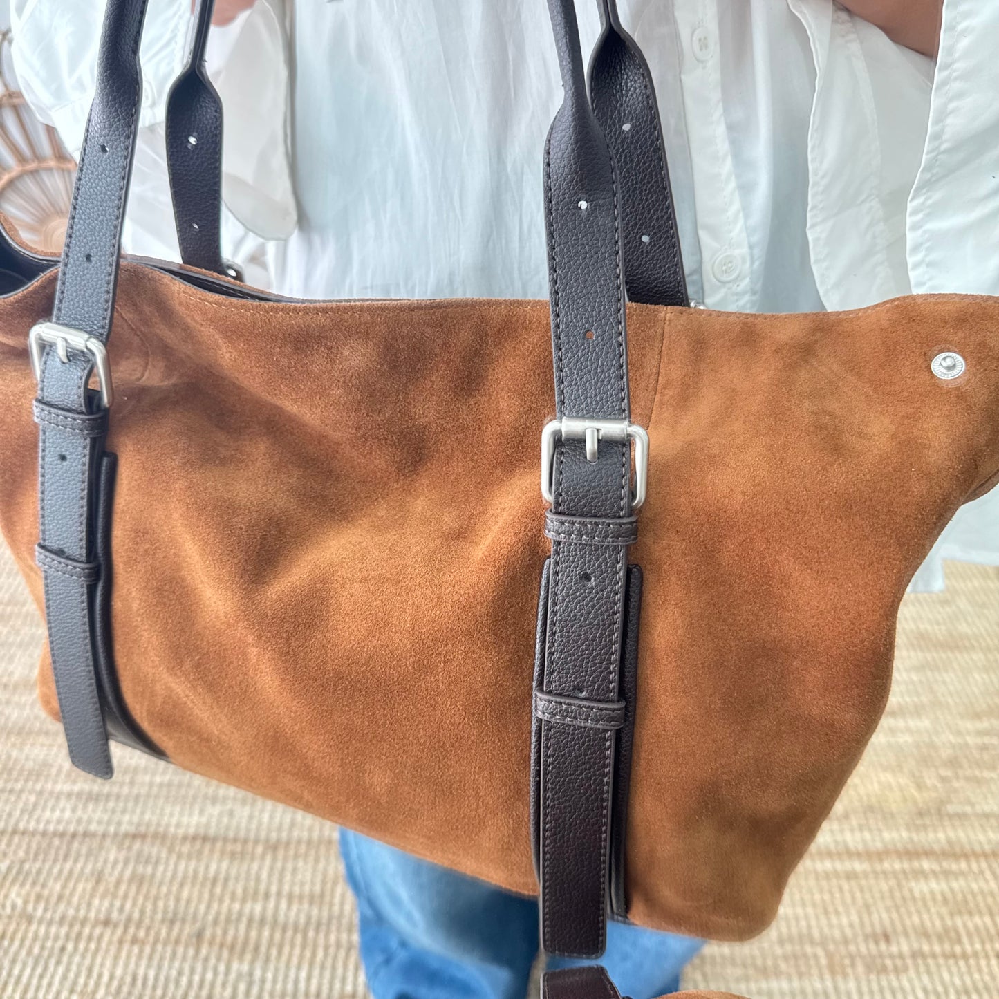 Bolso Shopper hebillas serraje y piel camel