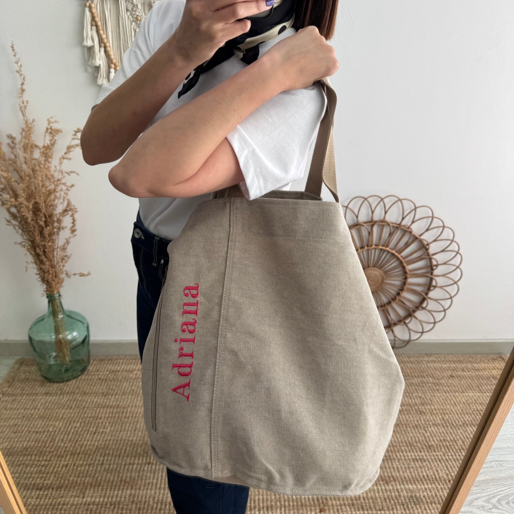Bolsa loneta taupe bolsillo personalizado nombre fluor - Bubbleshopbcn