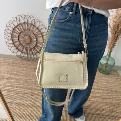 Bolso beige piel tachuelas doradas