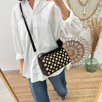 Bolso bowling marrón serraje tachuelas doradas