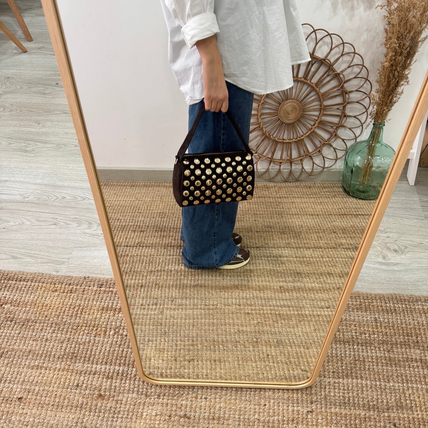 Bolso bowling marrón serraje tachuelas doradas