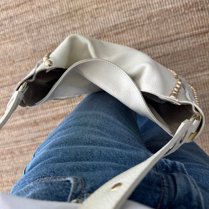 Bolso Hobo tachuelas y Flecos en Piel beige