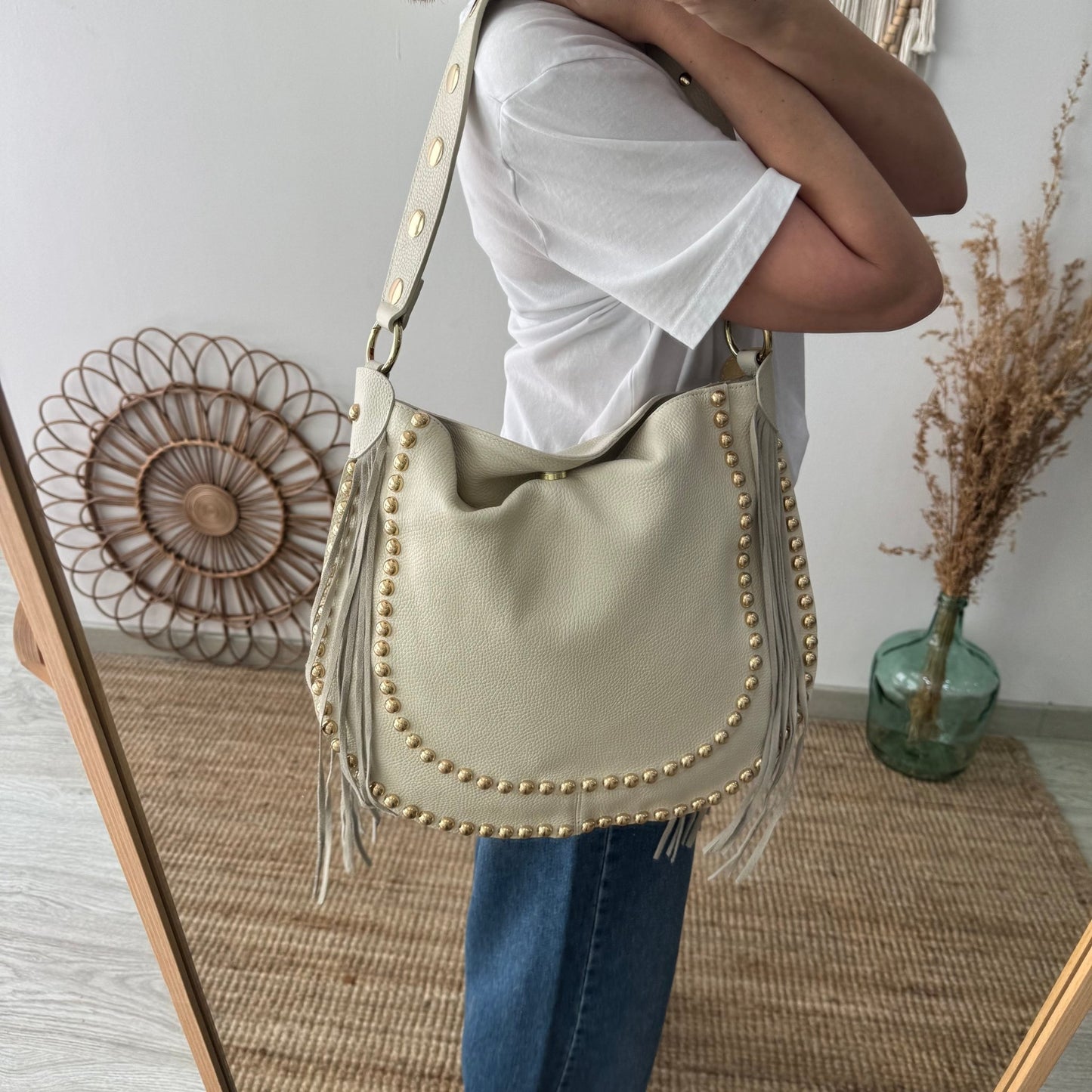 Bolso Hobo tachuelas y Flecos en Piel beige