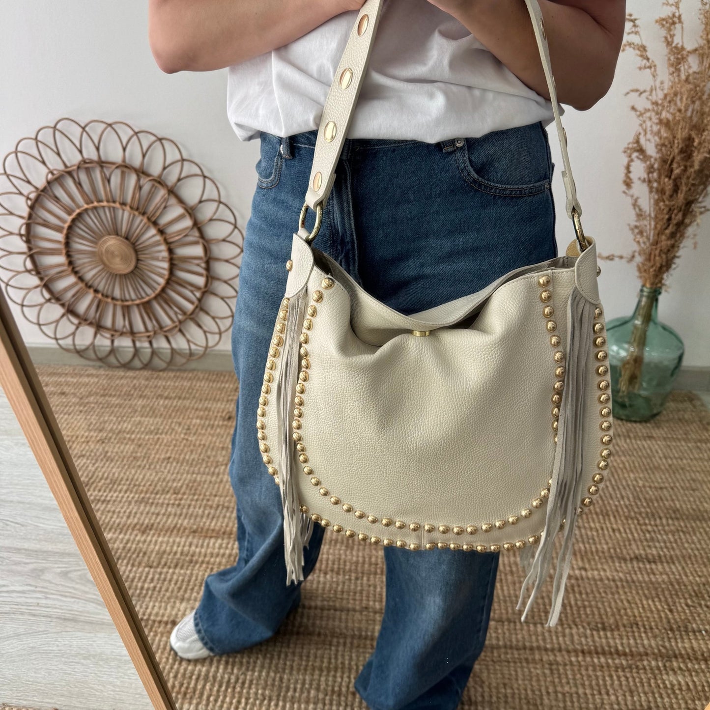 Bolso Hobo tachuelas y Flecos en Piel beige