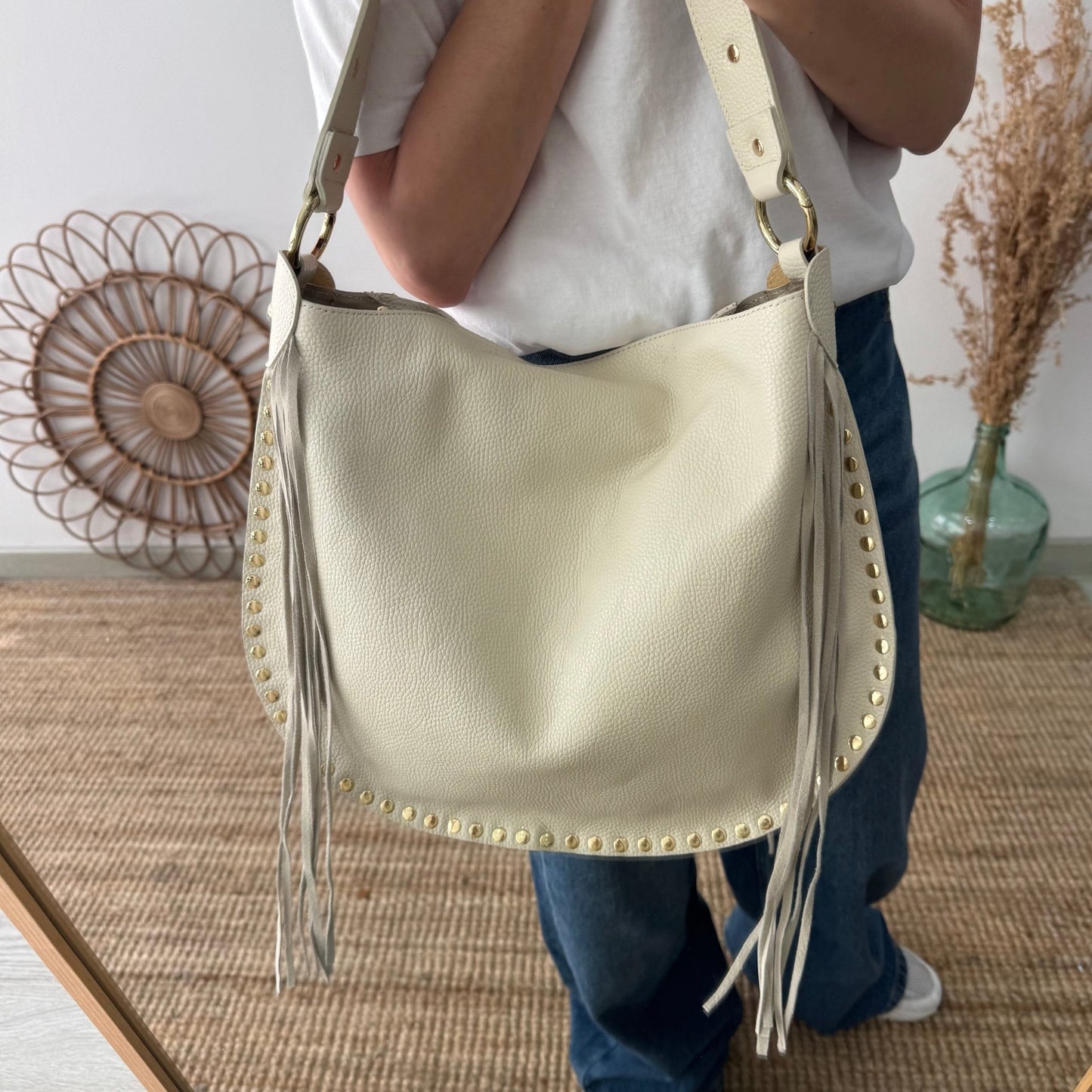 Bolso Hobo tachuelas y Flecos en Piel beige