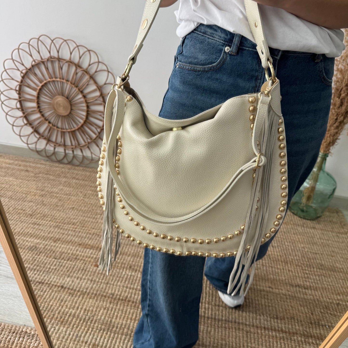 Bolso Hobo tachuelas y Flecos en Piel beige