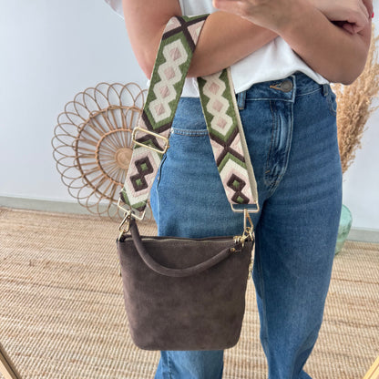 Bolso cremalleras serraje marrón iniciales bordadas