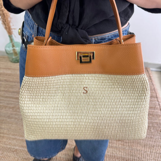 Bolso tote rafia y piel camel iniciales bordadas