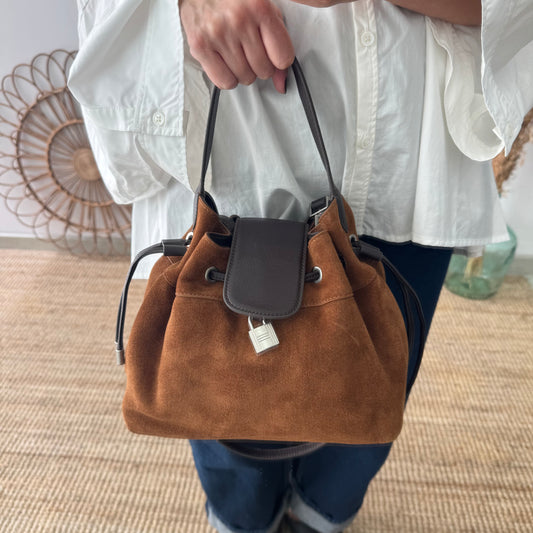 Bolso saco serraje y piel camel candado