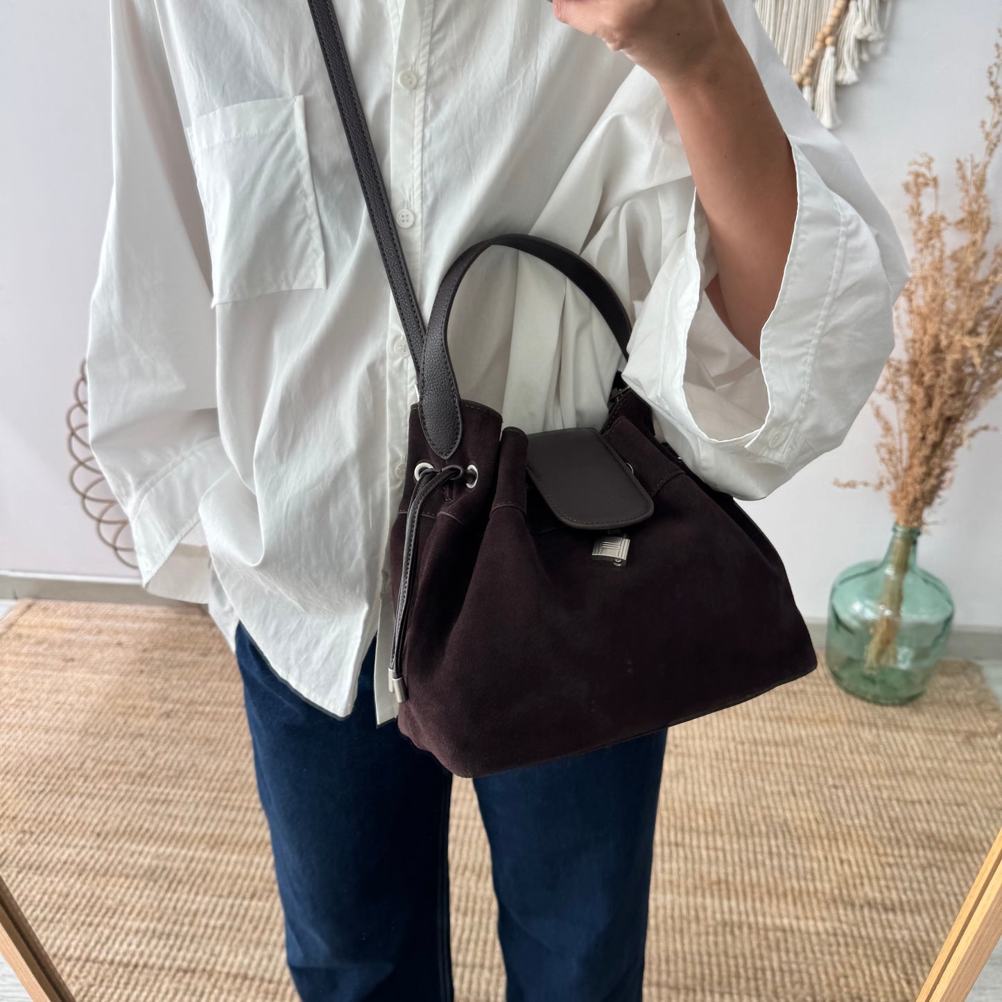 Bolso saco serraje y piel marrón chocolate candado