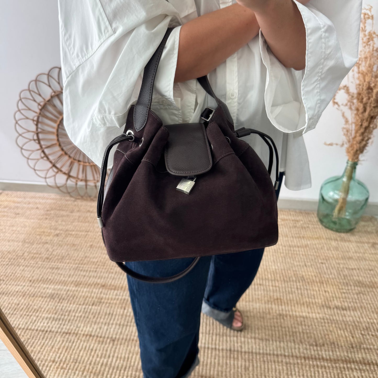 Bolso saco serraje y piel marrón chocolate candado