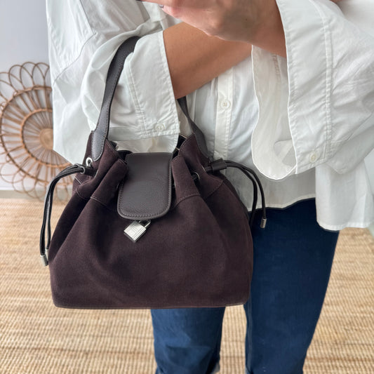 Bolso saco serraje y piel marrón chocolate candado