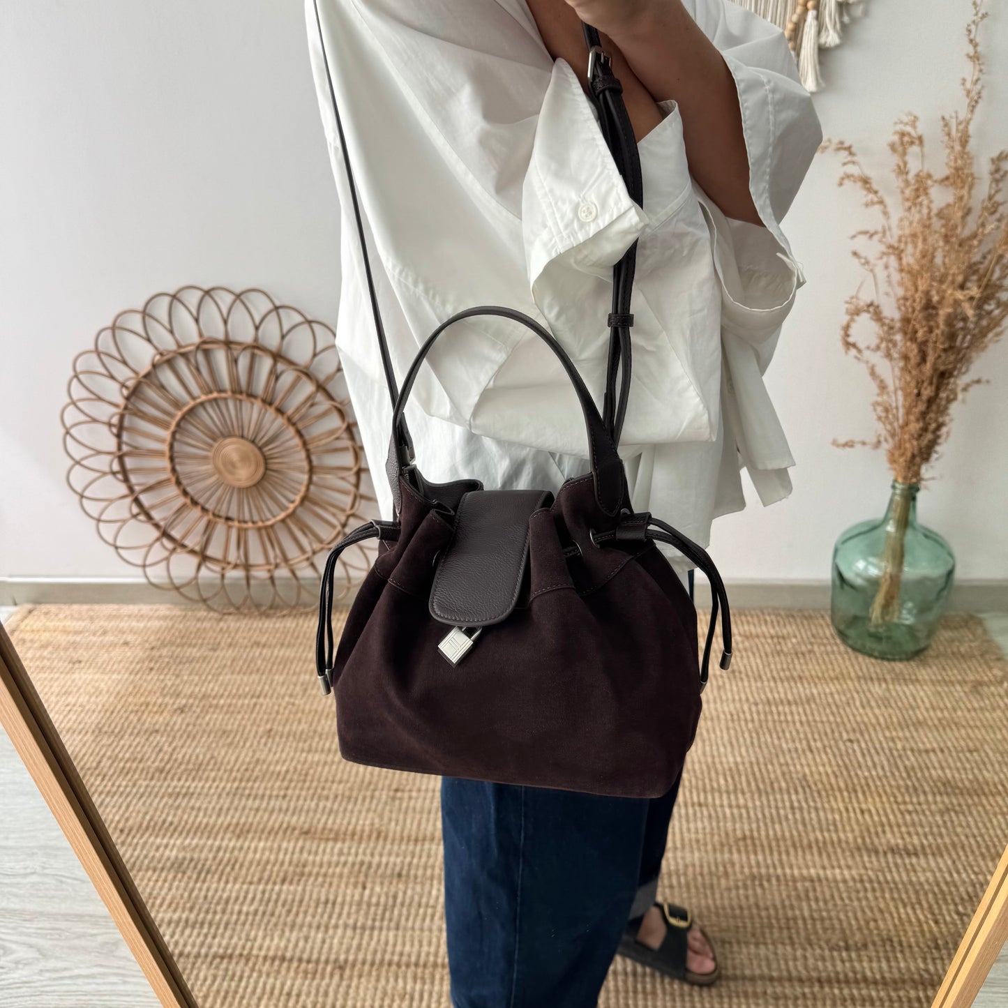 Bolso saco serraje y piel marrón chocolate candado
