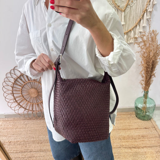 Bolso saco en piel trenzada cremallera granate