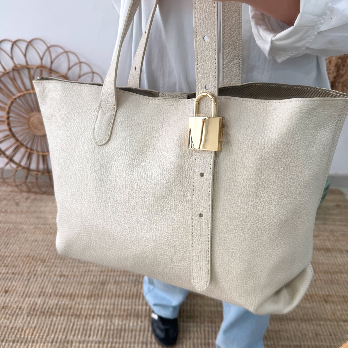 Bolso shopper candado piel beige