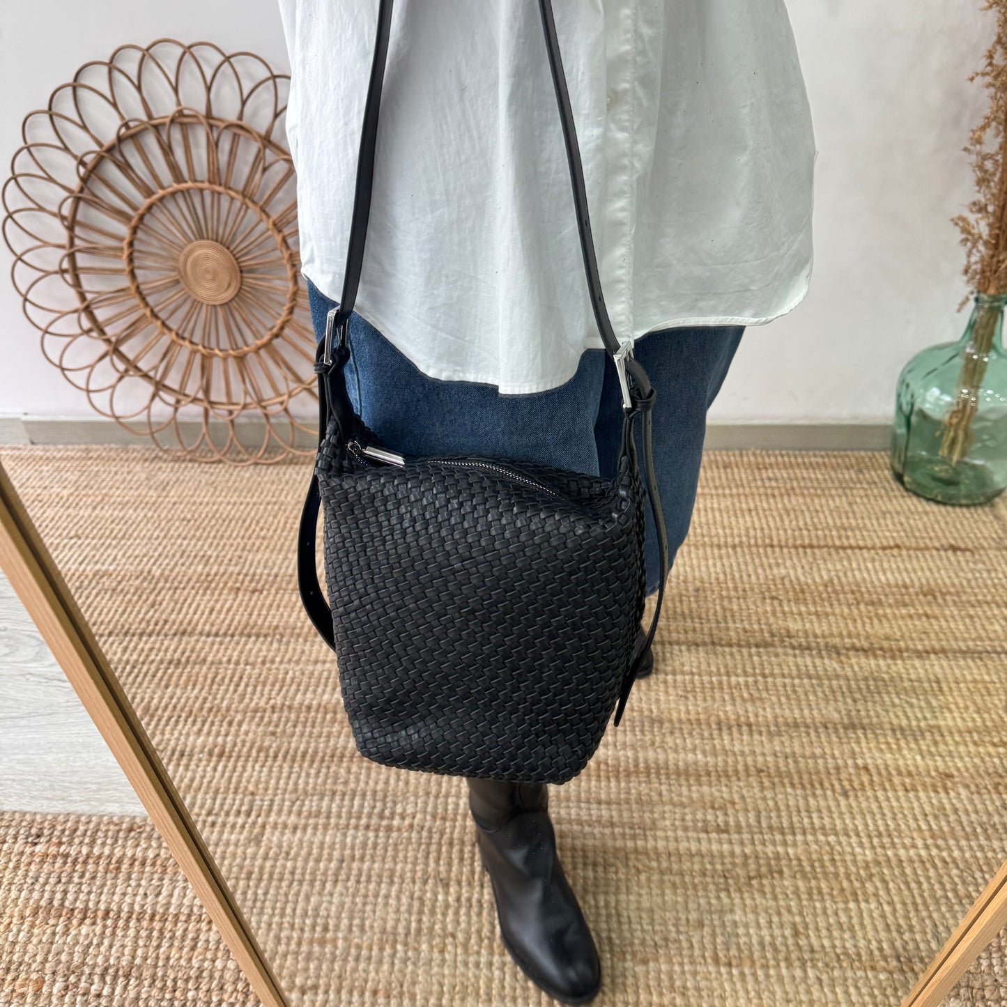 Bolso saco en piel trenzada cremallera negro