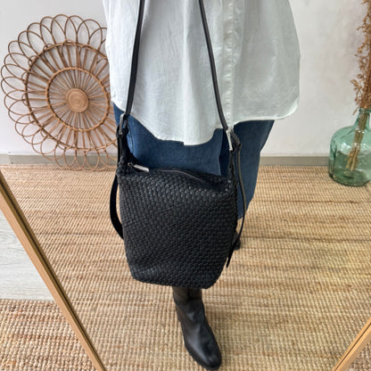 Bolso saco en piel trenzada cremallera negro