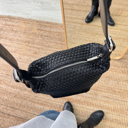 Bolso saco en piel trenzada cremallera negro