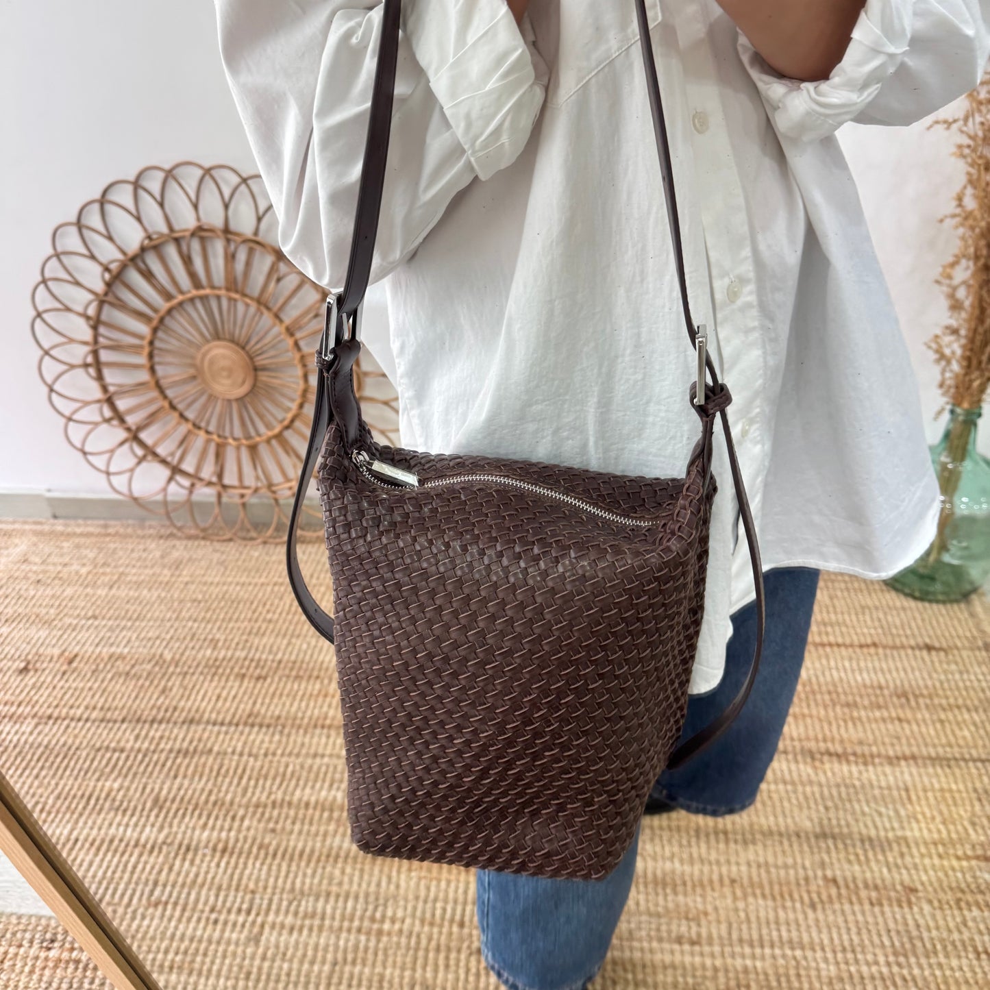 Bolso saco en piel trenzada cremallera marrón