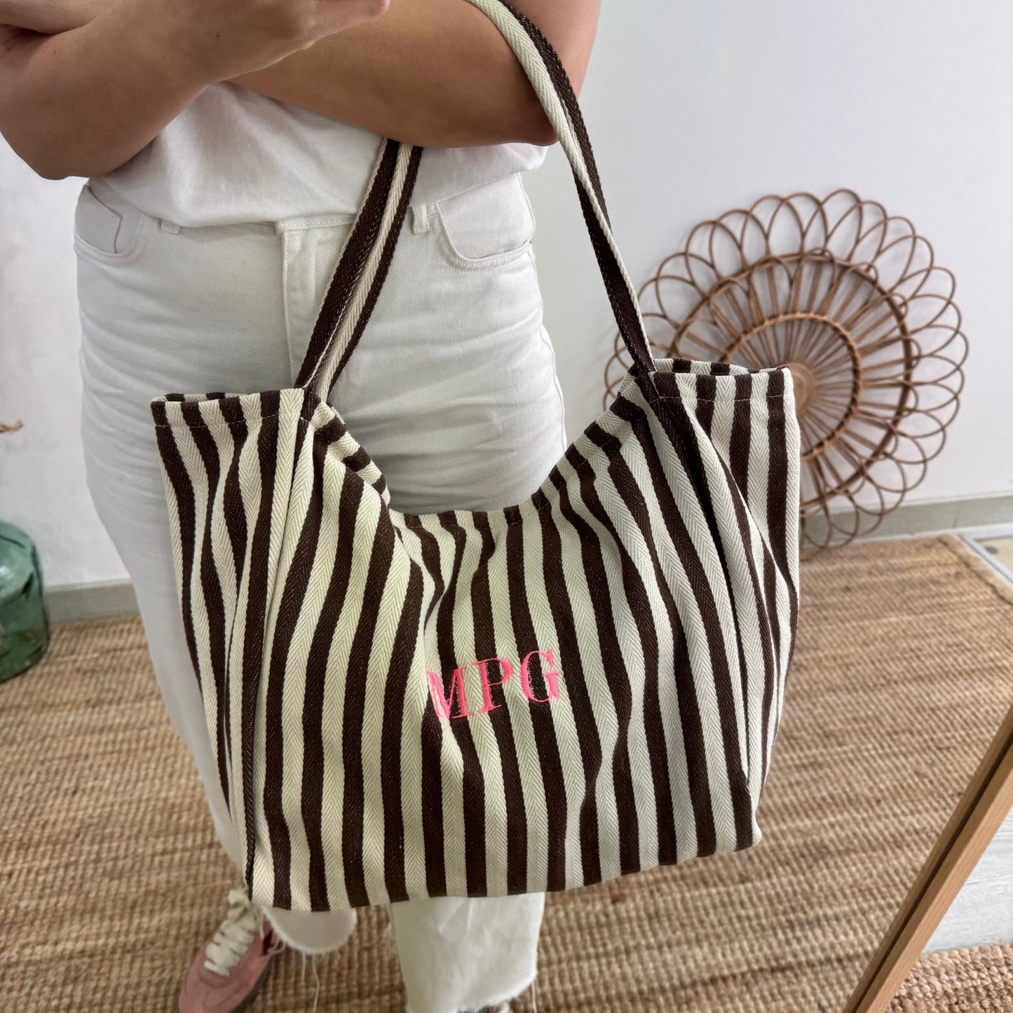Bolsa loneta rayas marrones iniciales bordadas - Bubbleshopbcn