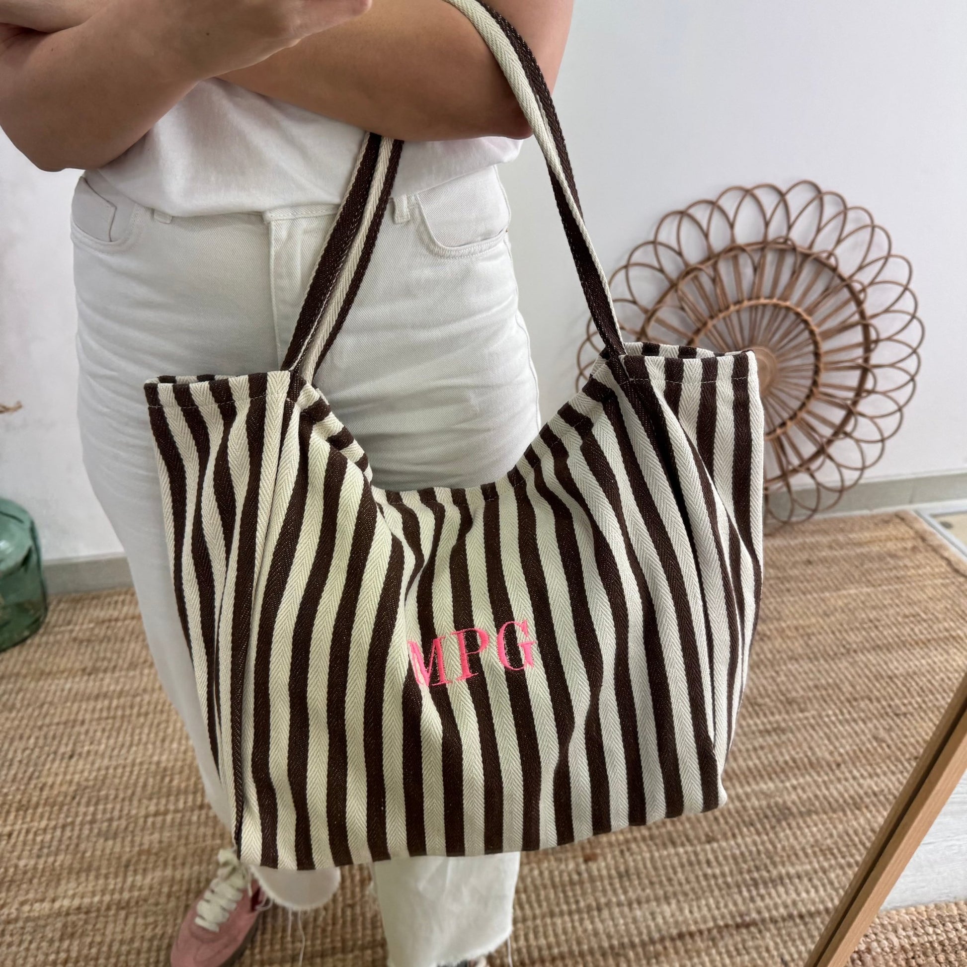 Bolsa loneta rayas marrones iniciales bordadas - Bubbleshopbcn