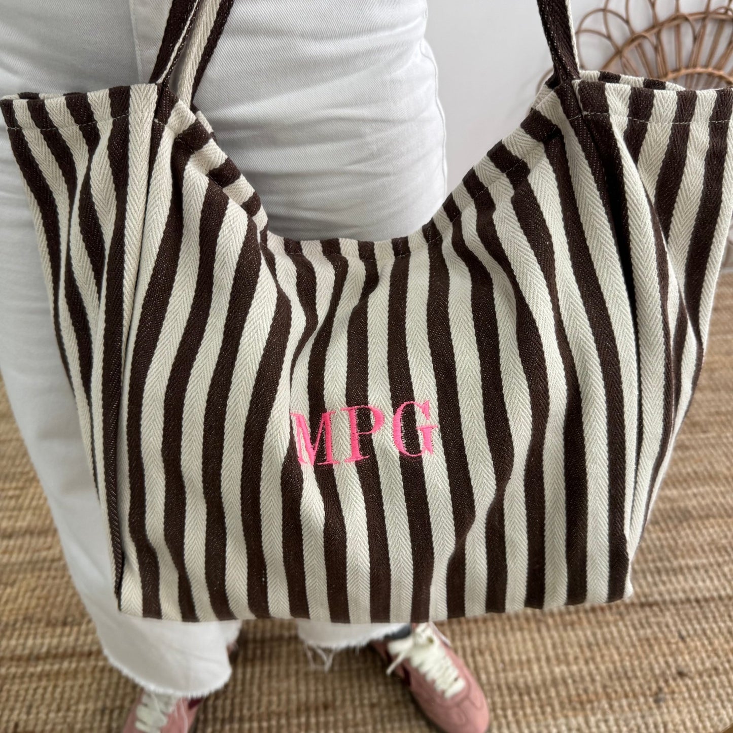 Bolsa loneta rayas marrones iniciales bordadas - Bubbleshopbcn