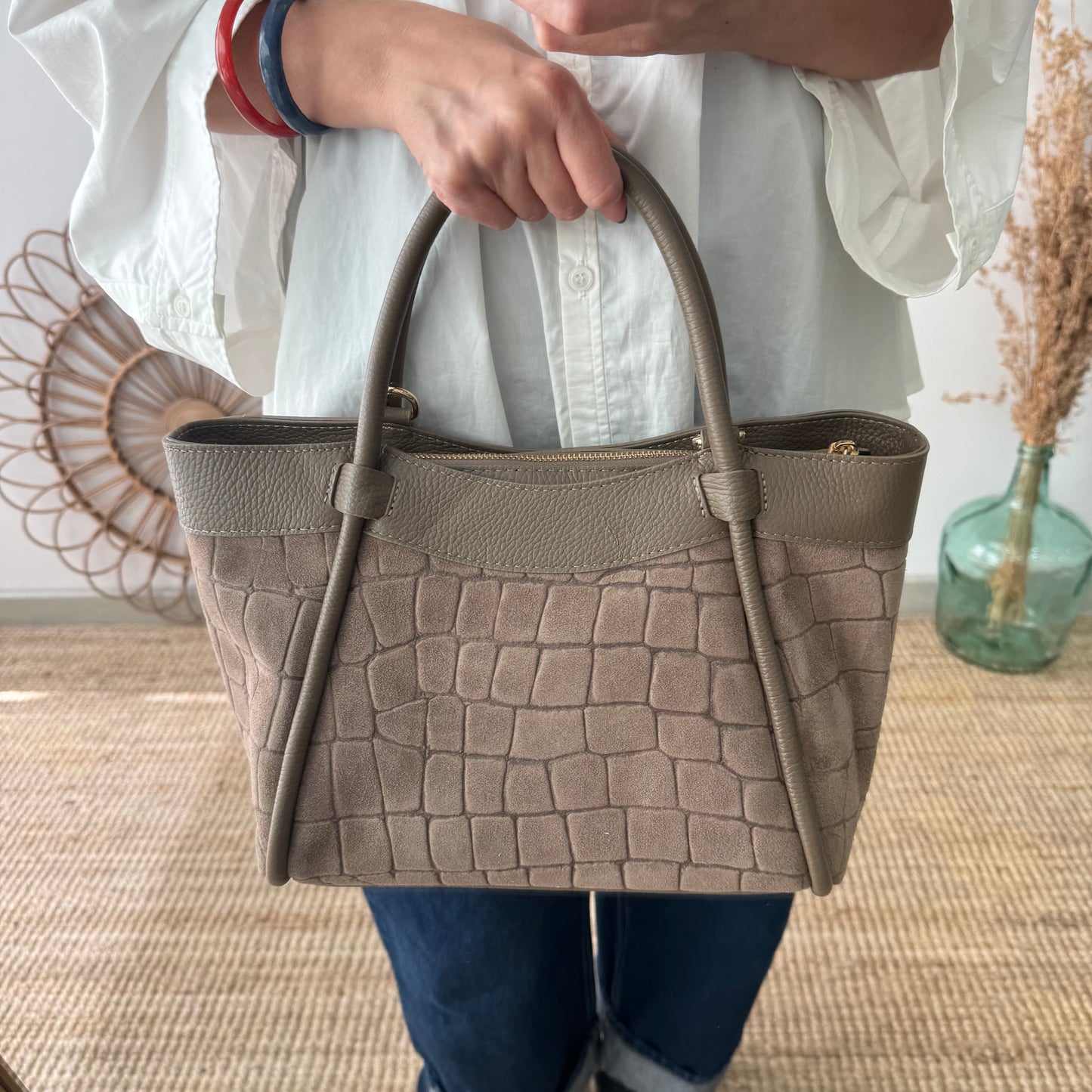 Bolso trapecio serraje y piel taupe