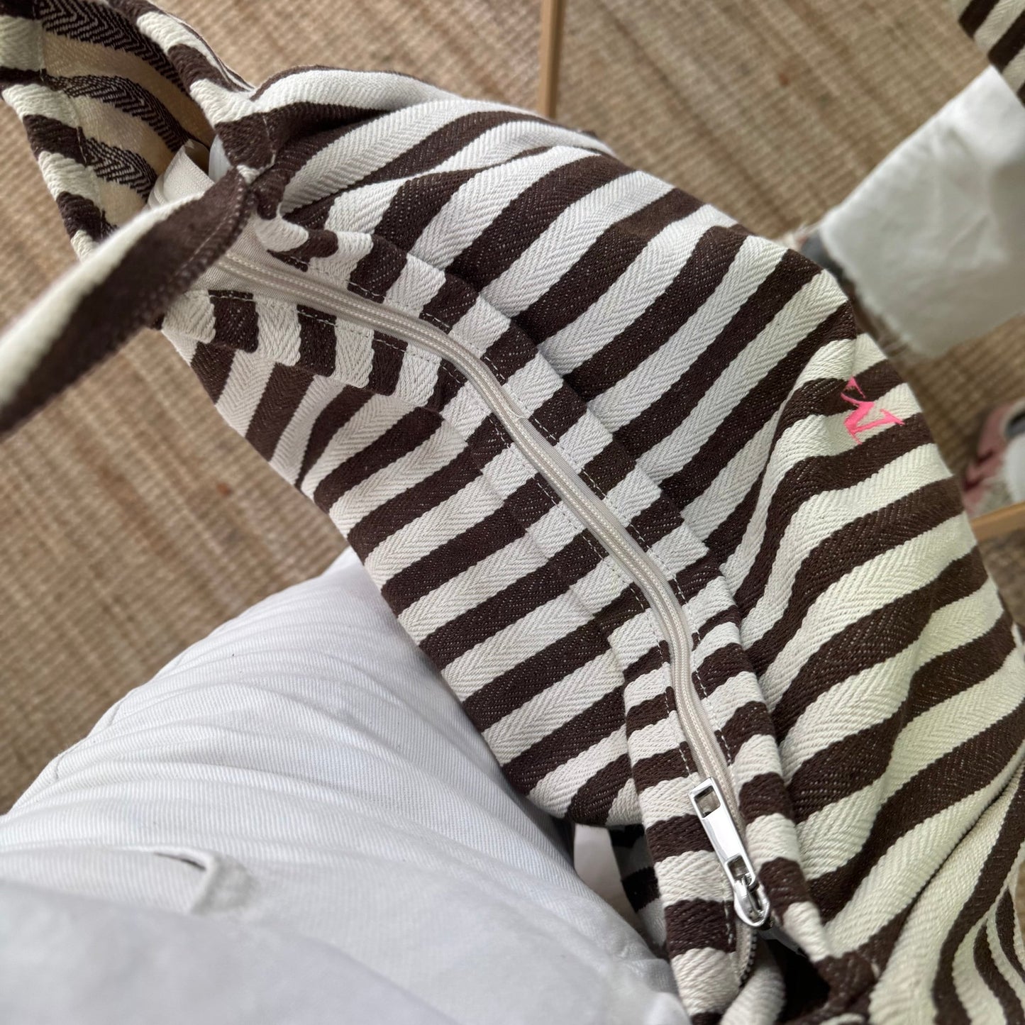 Bolsa loneta rayas marrones iniciales bordadas - Bubbleshopbcn