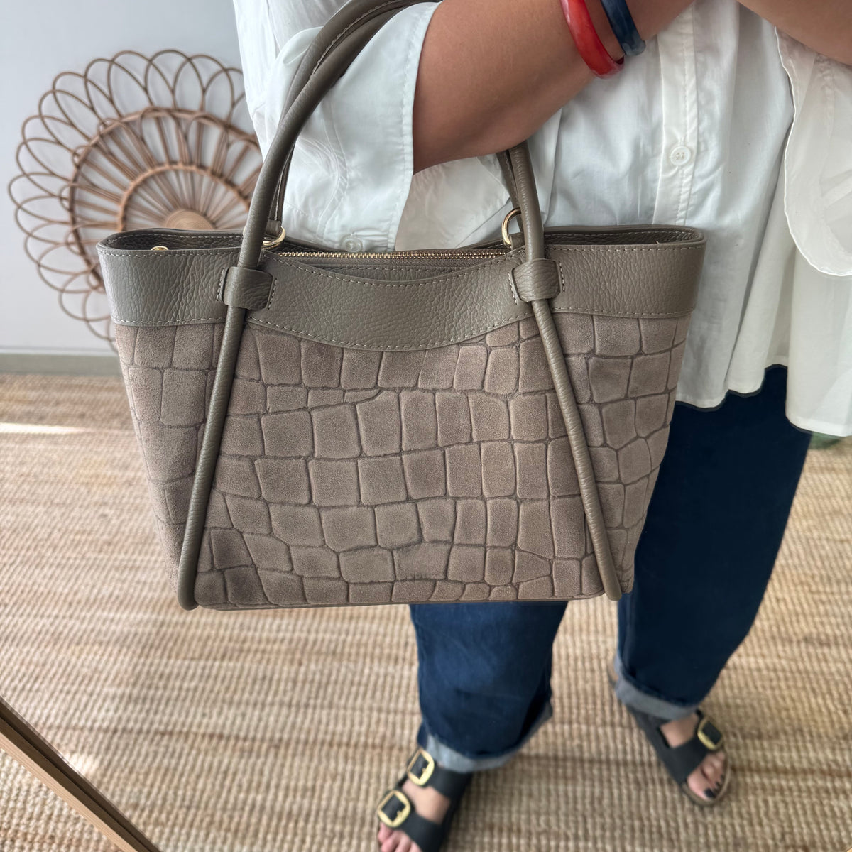 Bolso trapecio serraje y piel taupe