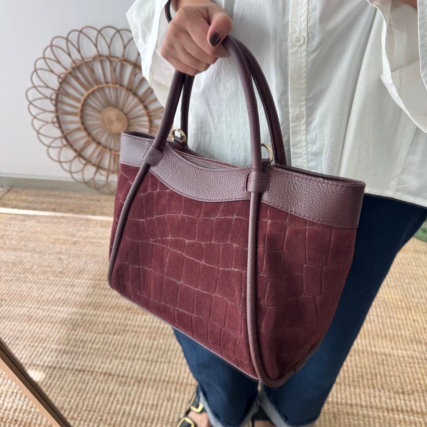 Bolso trapecio serraje y piel granate