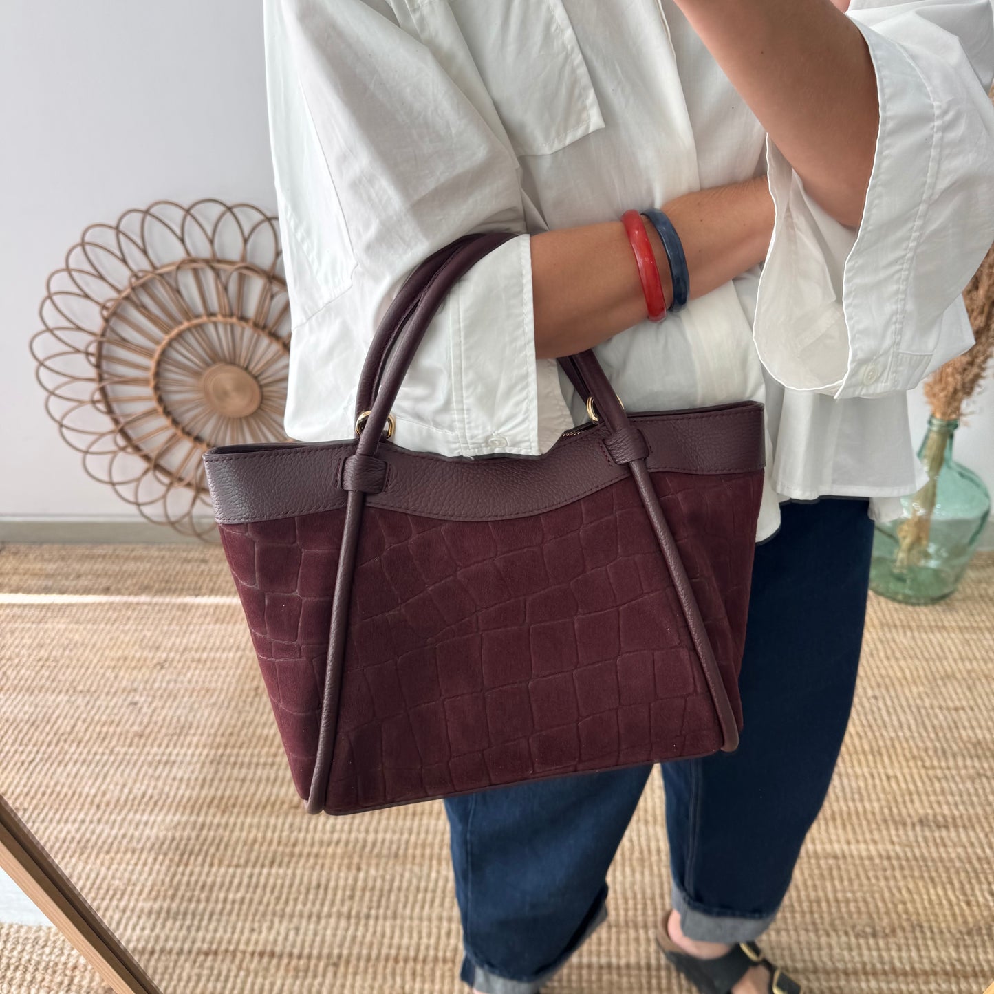 Bolso trapecio serraje y piel granate