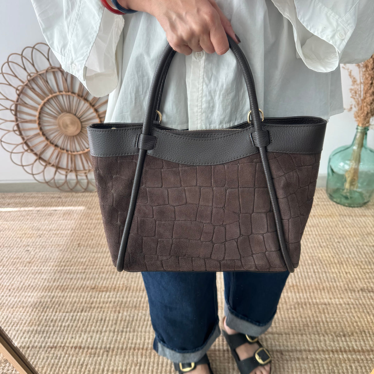 Bolso trapecio serraje y piel marrón chocolate