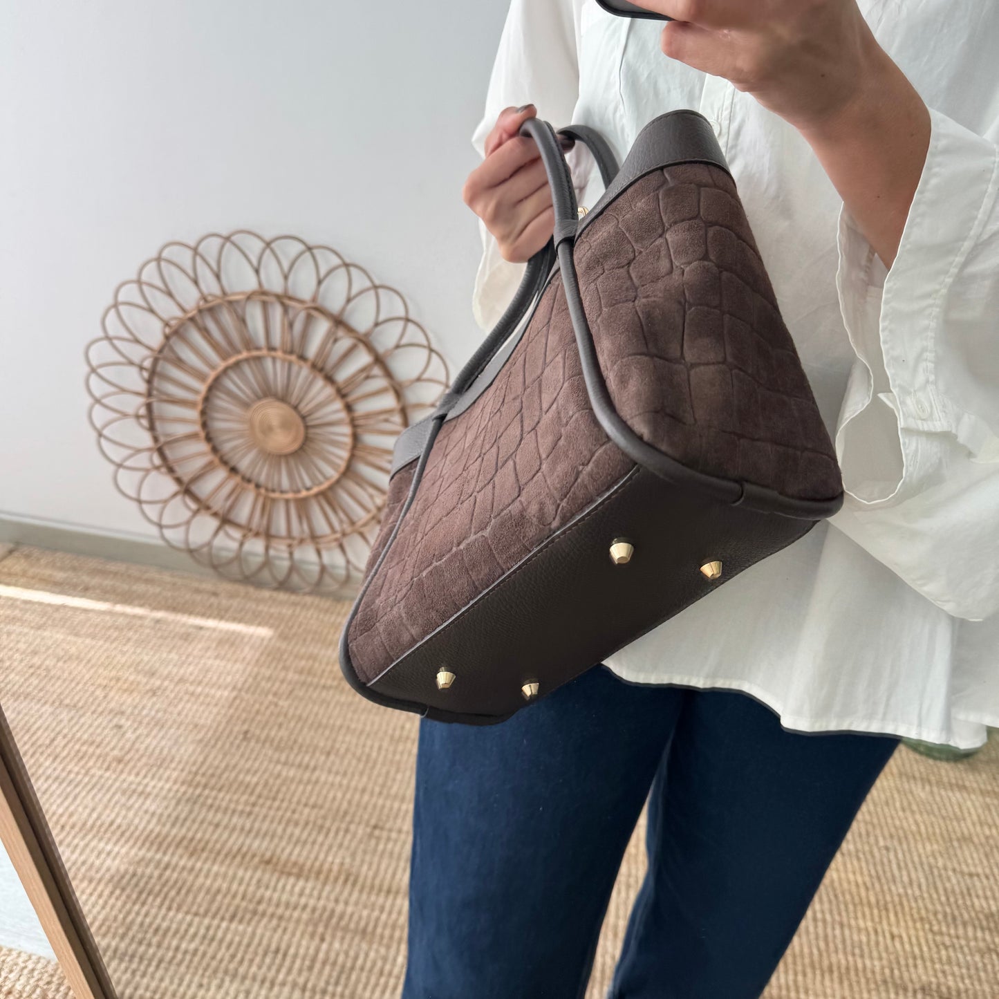 Bolso trapecio serraje y piel marrón chocolate