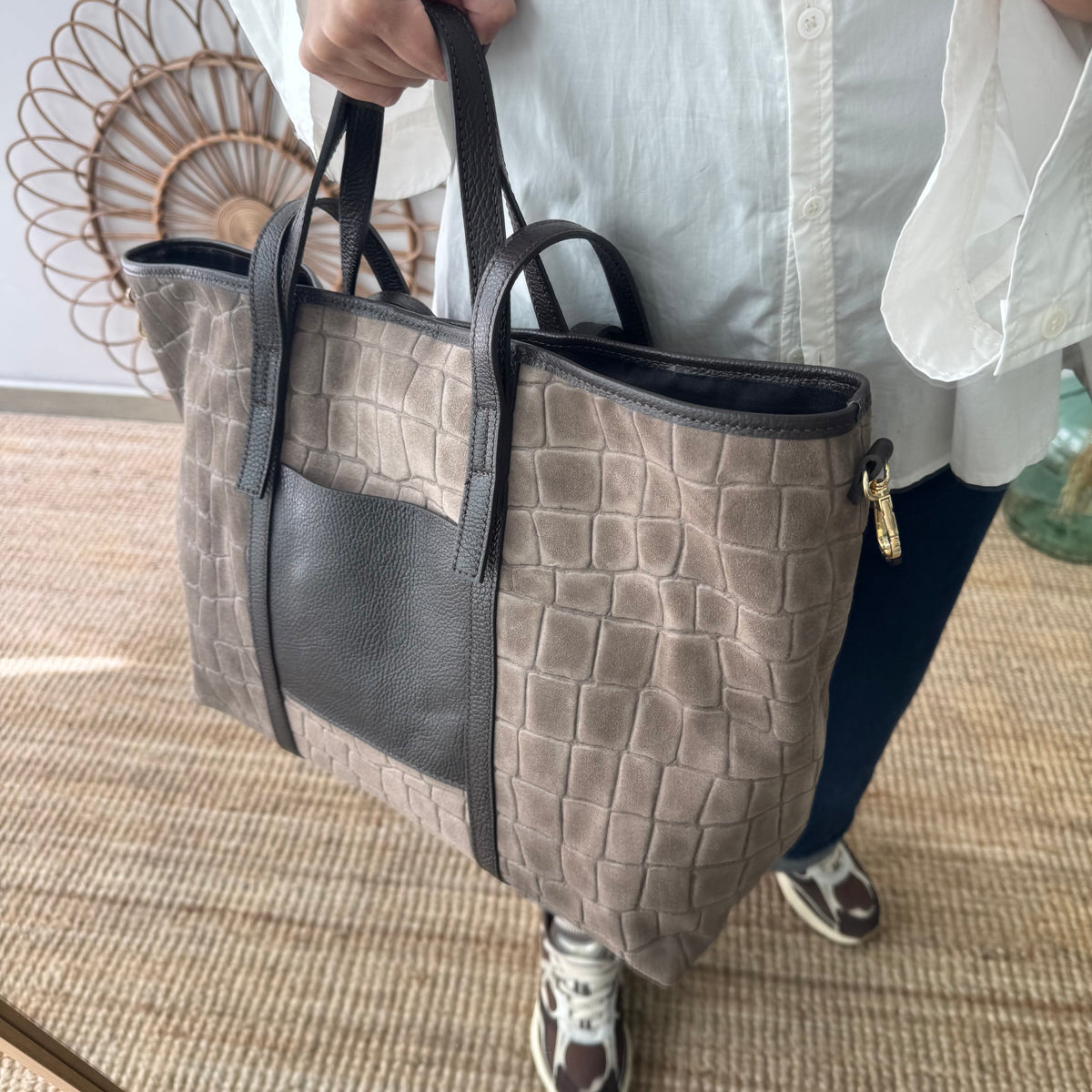 Bolso shopper bolsillo serraje y piel taupe