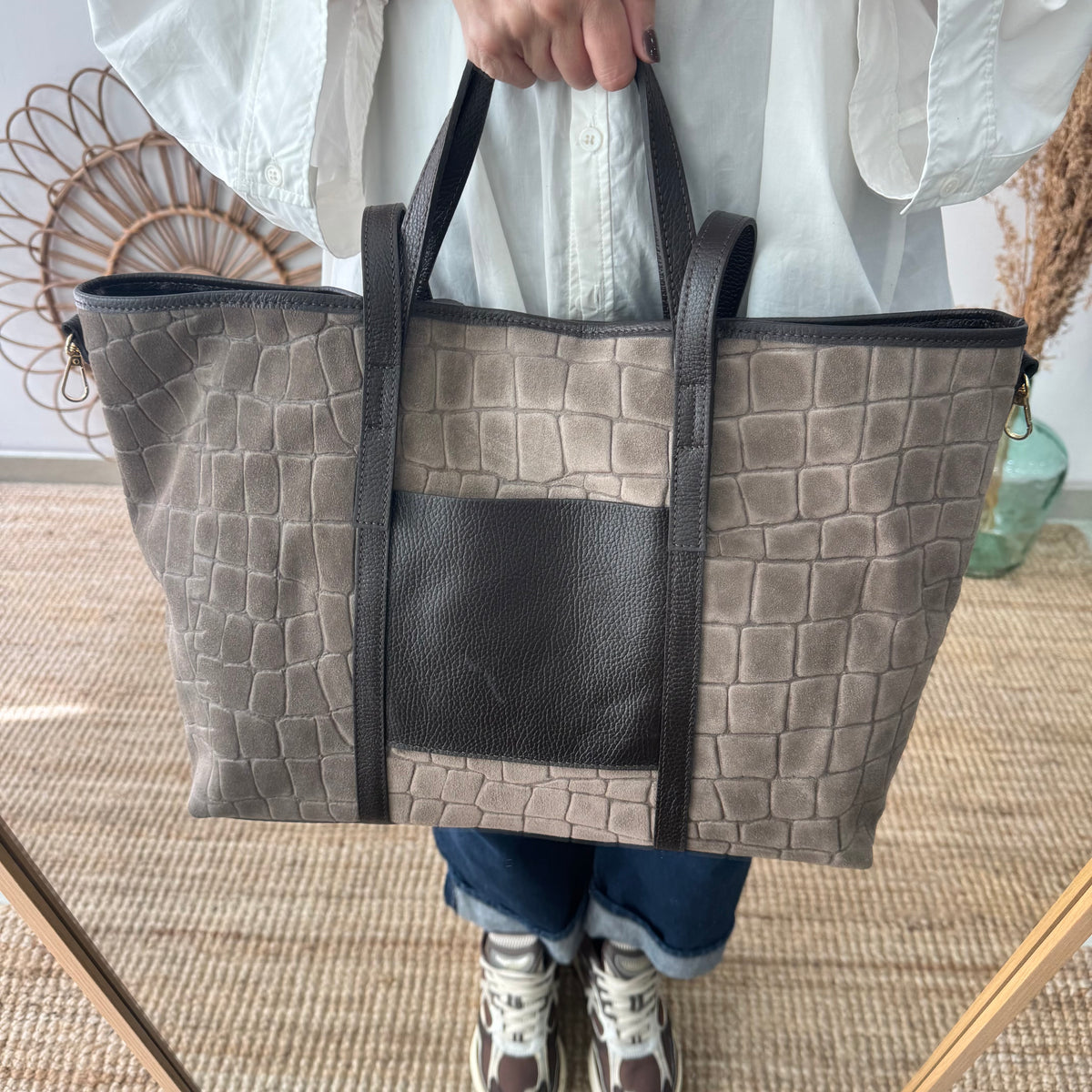 Bolso shopper bolsillo serraje y piel taupe
