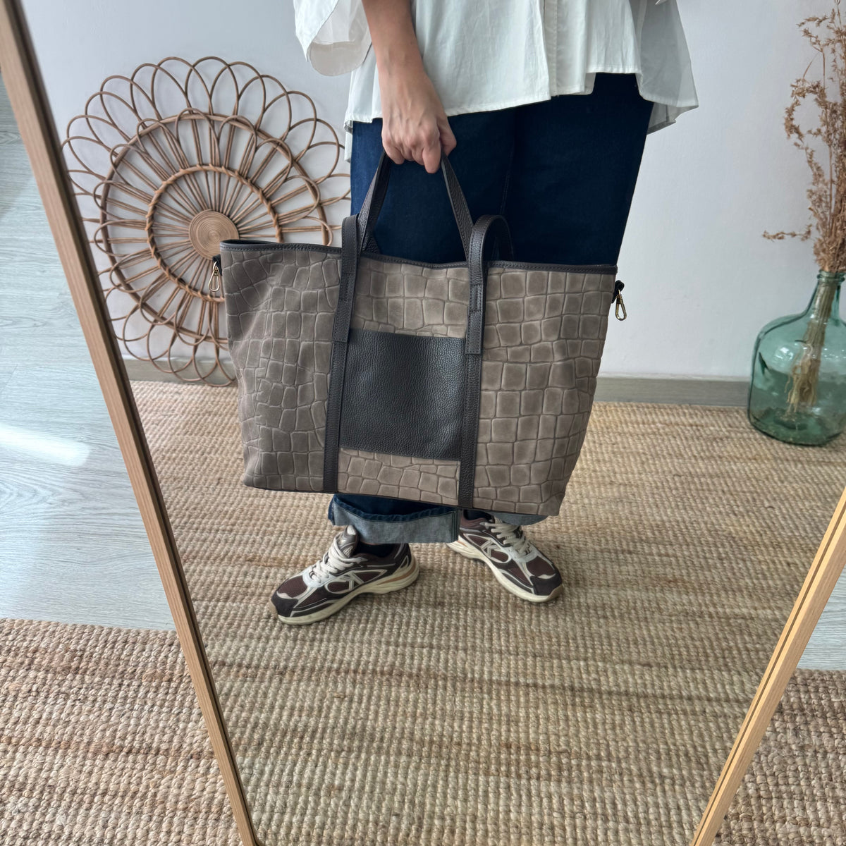 Bolso shopper bolsillo serraje y piel taupe
