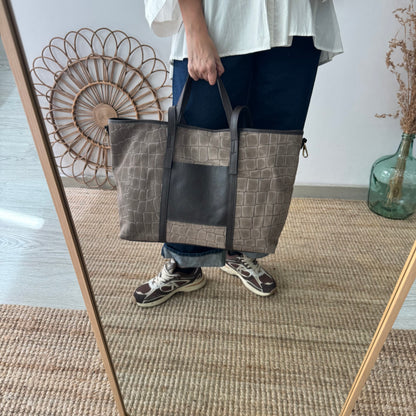 Bolso shopper bolsillo serraje y piel taupe